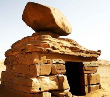 سنگ روی اتاقک دفینه